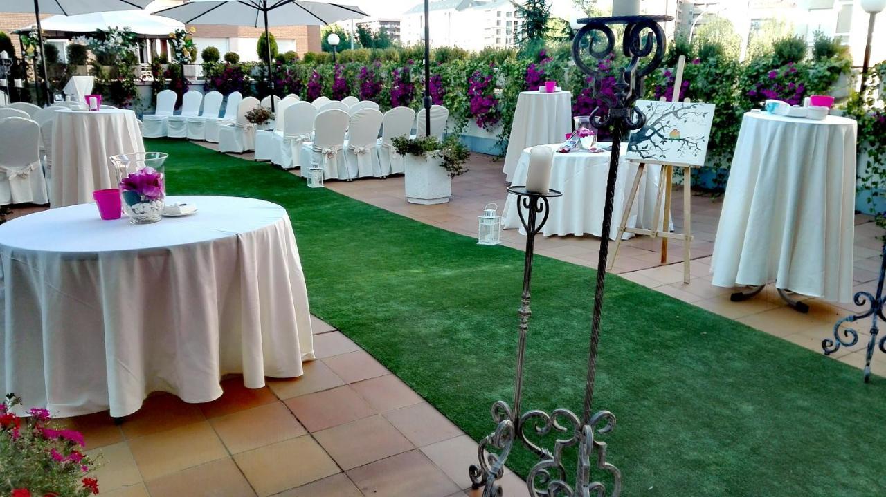 Hotel Fc Infantas De León Exteriér fotografie