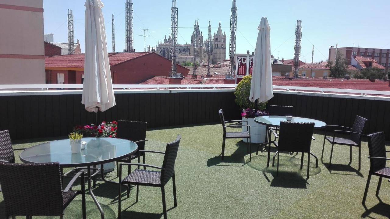Hotel Fc Infantas De León Exteriér fotografie