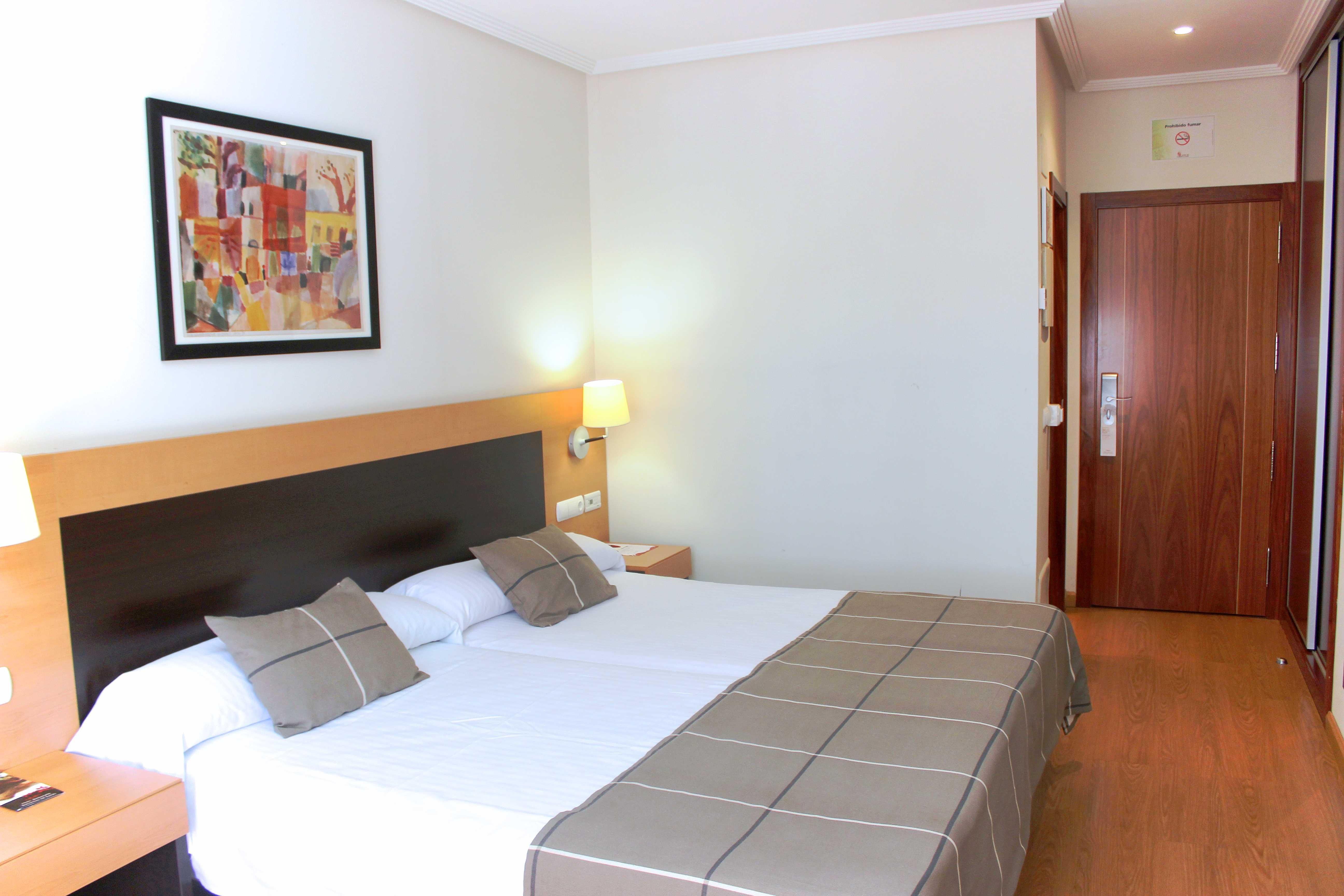 Hotel Fc Infantas De León Exteriér fotografie