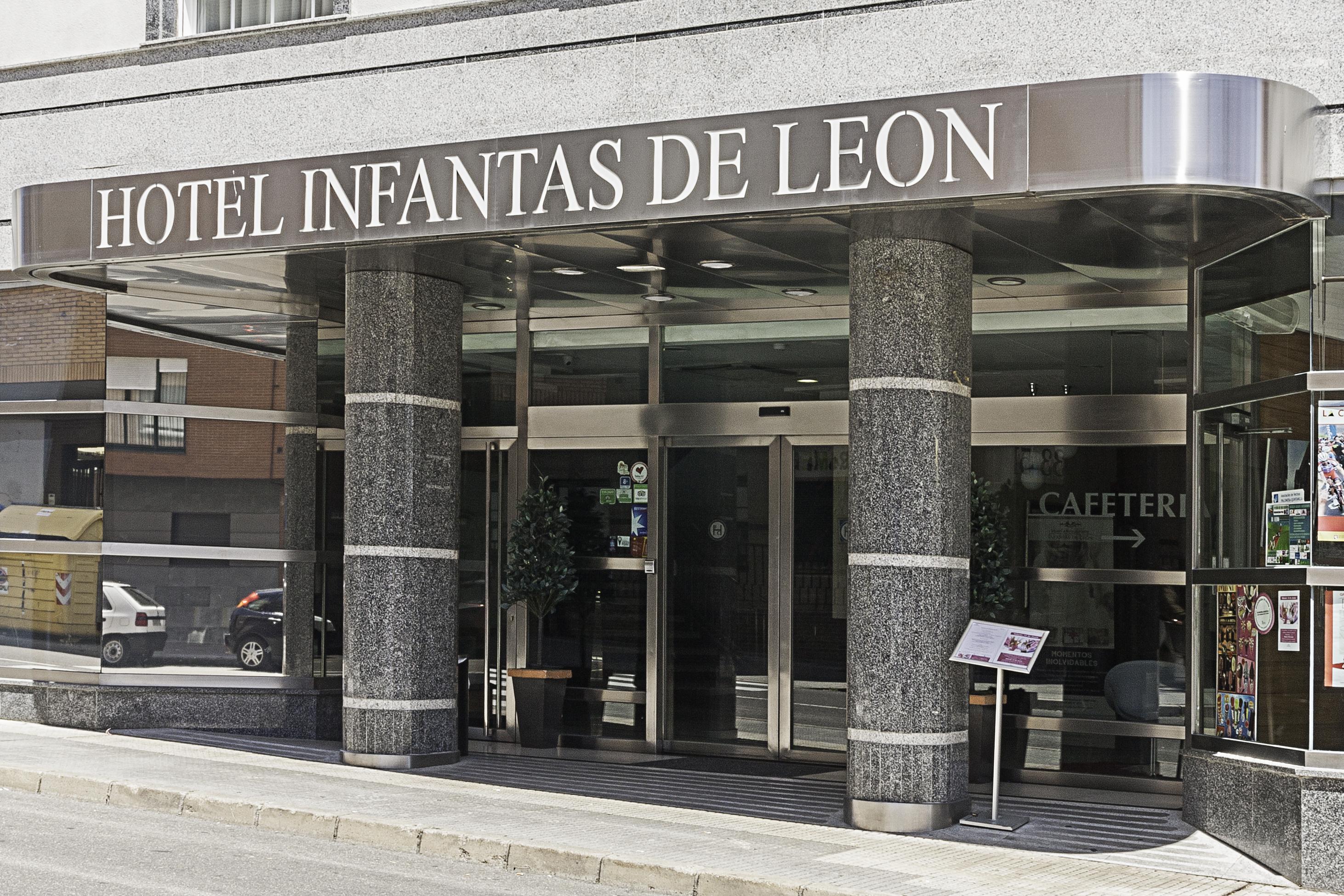 Hotel Fc Infantas De León Exteriér fotografie
