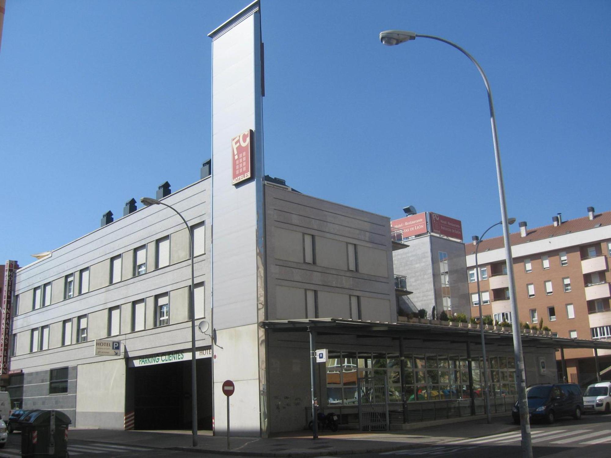 Hotel Fc Infantas De León Exteriér fotografie
