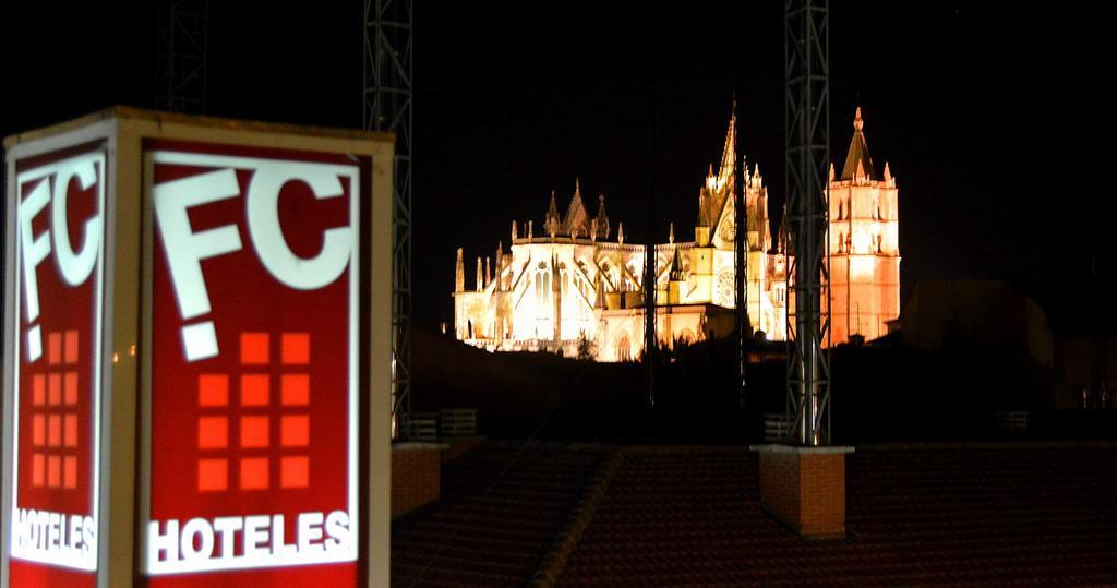 Hotel Fc Infantas De León Exteriér fotografie
